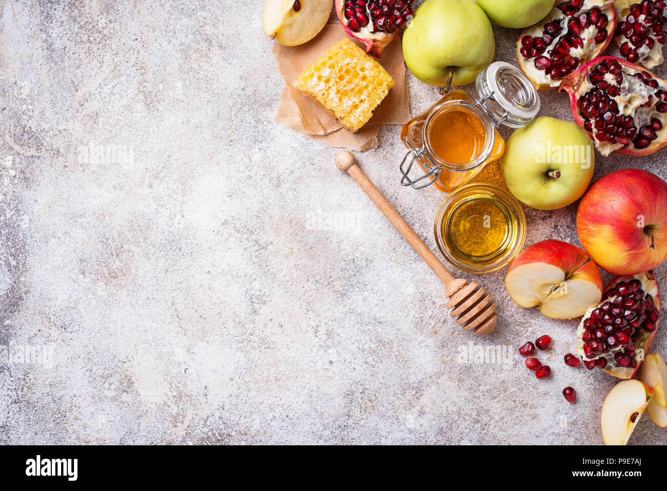 La miel, manzana y Granada para Rosh Hashaná Foto de stock