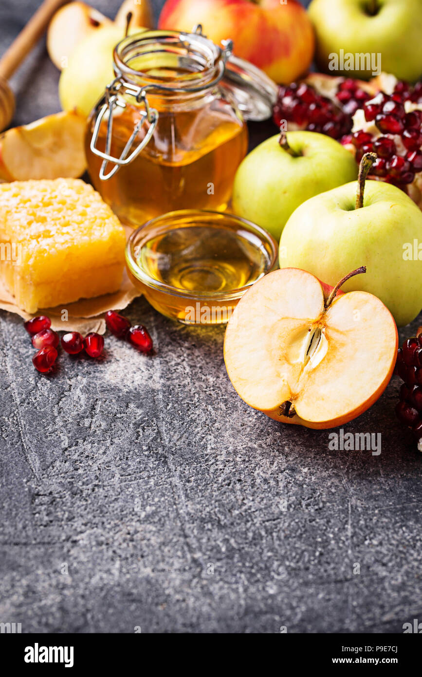 La miel, manzana y Granada para Rosh Hashaná Foto de stock
