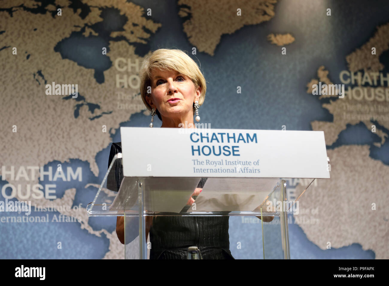 Londres/UK - 18 de julio 2018: Julie Bishop, Ministro de Relaciones Exteriores de Australia, hablando en el think tank Chatham House en Londres central. Crédito: Dominic Dudley/Alamy Live News Foto de stock