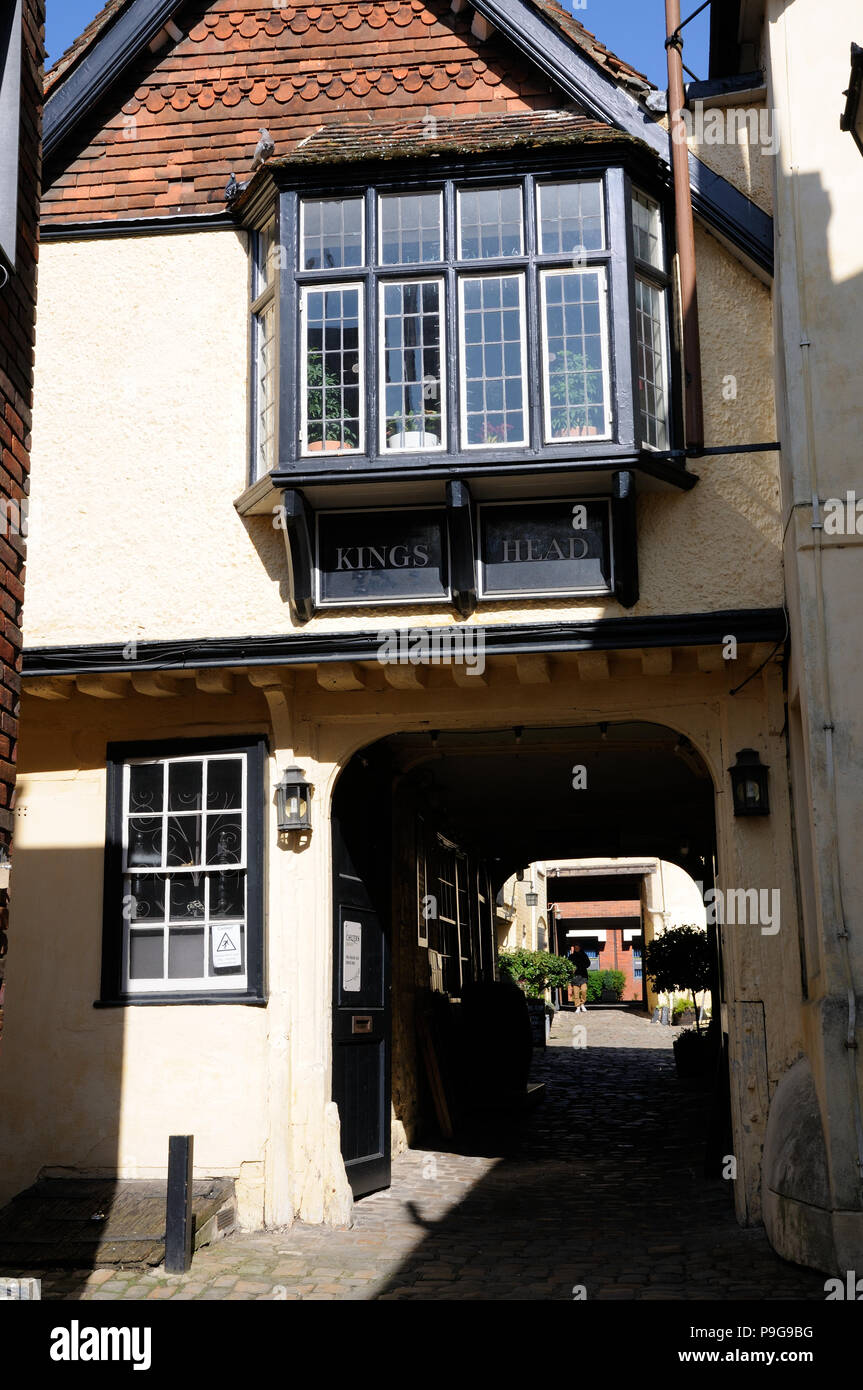 Kings Head, Aylesbury, Buckinghamshire, data del siglo XIV. histórico que gente hve alojado aquí incluyen Henry VIII, y Oliver Cromwell Foto de stock