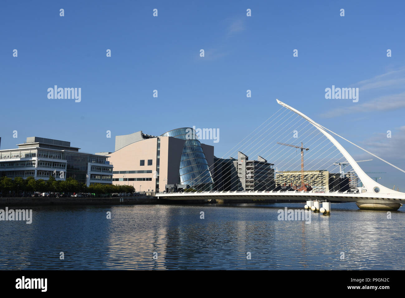 Samuel Beckett Bridge delante del CCD en Dublín, Irlanda Foto de stock