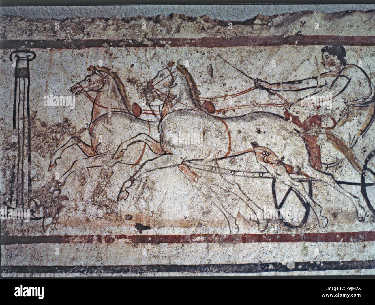 Fresco de una tumba de Lucas en Paestum que retrata a un hombre en un carro tirado por dos caballos. Foto de stock