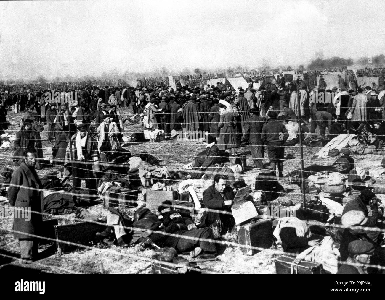 Guerra Civil española (1936 - 1939), el campamento de refugiados de Argelers (Francia), con el Republicano exiliado, 1939. Foto de stock