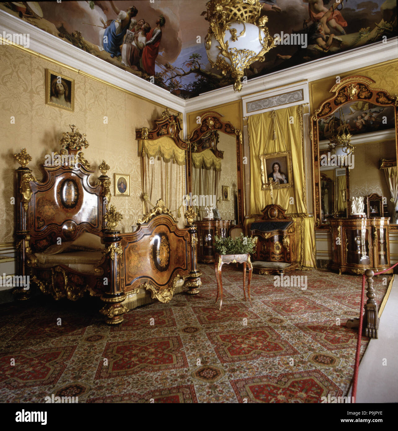 Detalle del dormitorio Elizabeth II (1830 1904) en el Palacio Real de