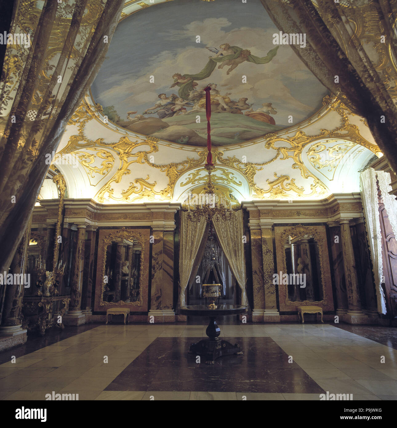 Detalle del Salón de los espejos en el Palacio Real de La Granja de San
