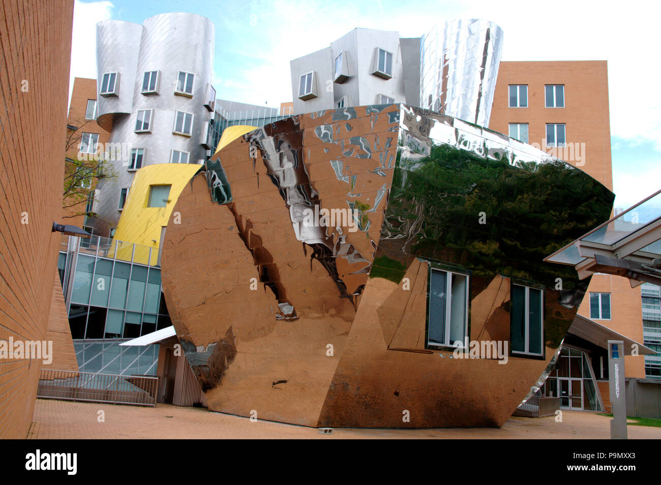 La Ray and Maria Stata Center en el Instituto de Tecnología de Massachusetts (MIT), diseñado por Frank Gehry Foto de stock