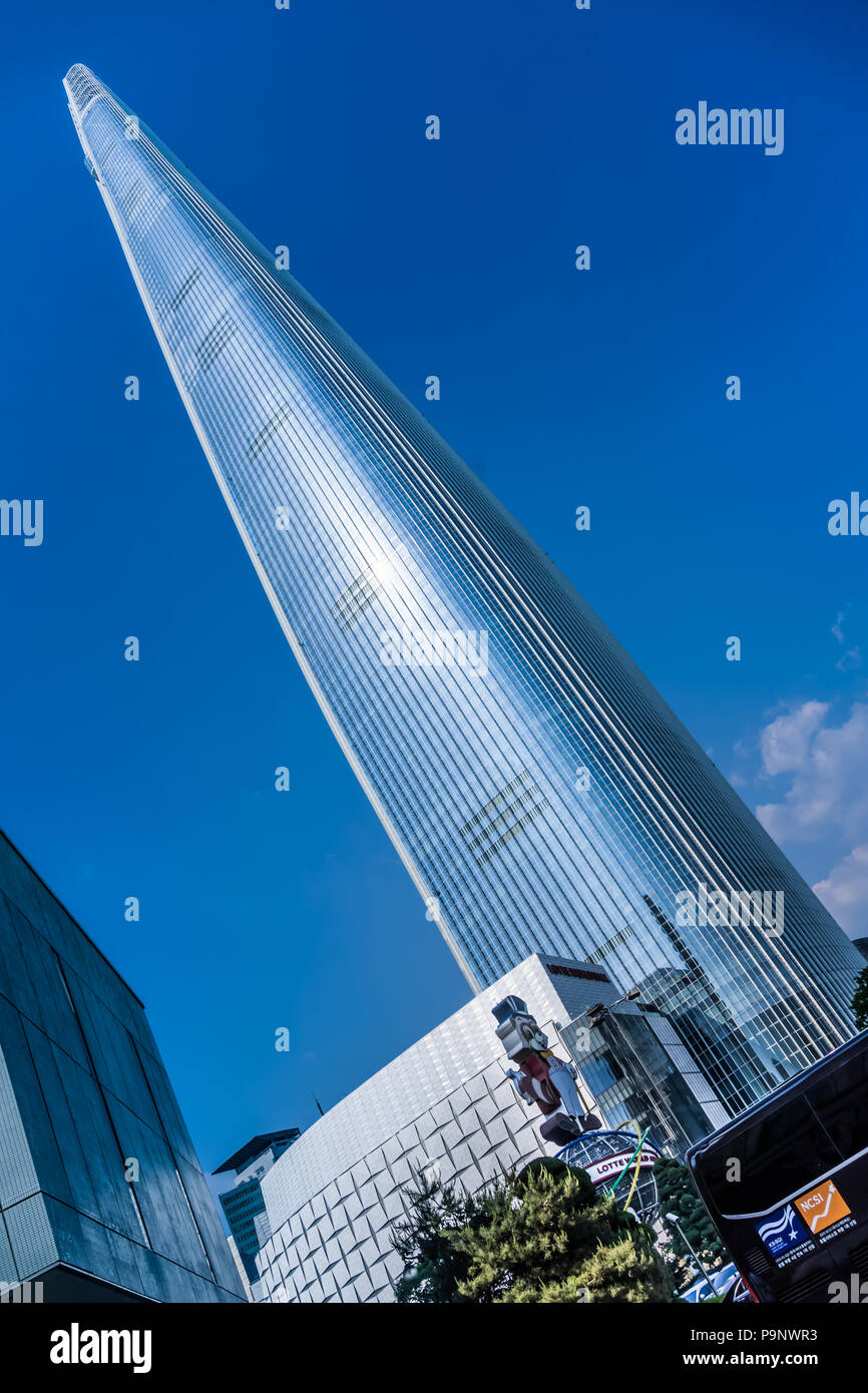 Seul Corea Del Sur Mayo 17 17 Lotte World Tower Es Un 123 Piso 554 5 Metros 1 819 Pies De Super Alto Rascacielos En Seul Corea Del Sur Fotografia De Stock Alamy Seul Corea Del Sur Mayo 17 17 Lotte World Tower Es Un 123 Piso 554 5 Metros 1 819 Pies De Super Alto Rascacielos En Seul Corea Del Sur Fotografia De Stock Alamy
