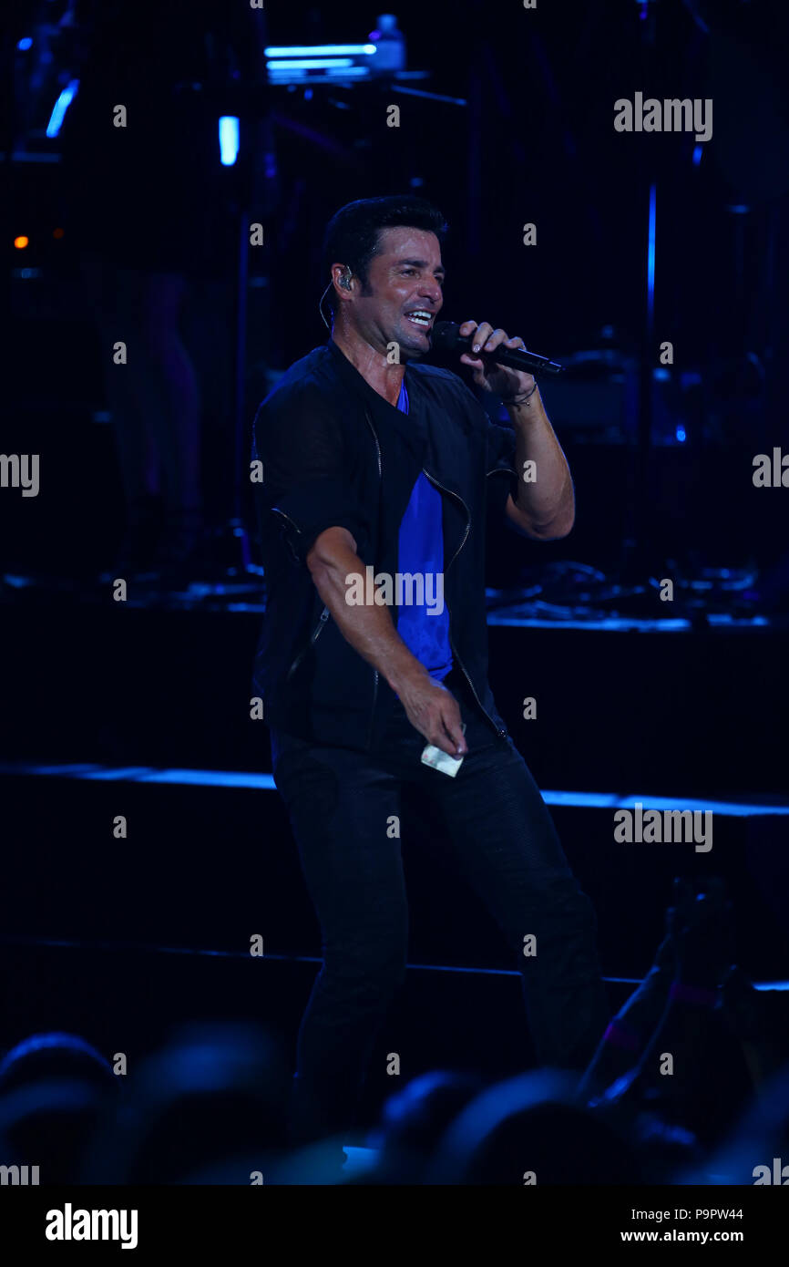El cantante, actor y bailarín puertorriqueño Chayanne , durante su concierto en el Anfiteatro AVA de casino del Sol en Tucson, Arizona, el 4 de sep Foto de stock