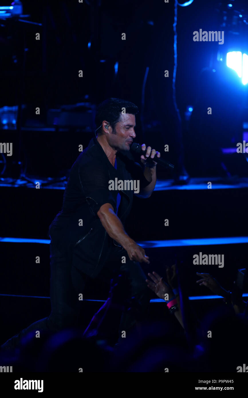 El cantante, actor y bailarín puertorriqueño Chayanne , durante su concierto en el Anfiteatro AVA de casino del Sol en Tucson, Arizona, el 4 de sep Foto de stock