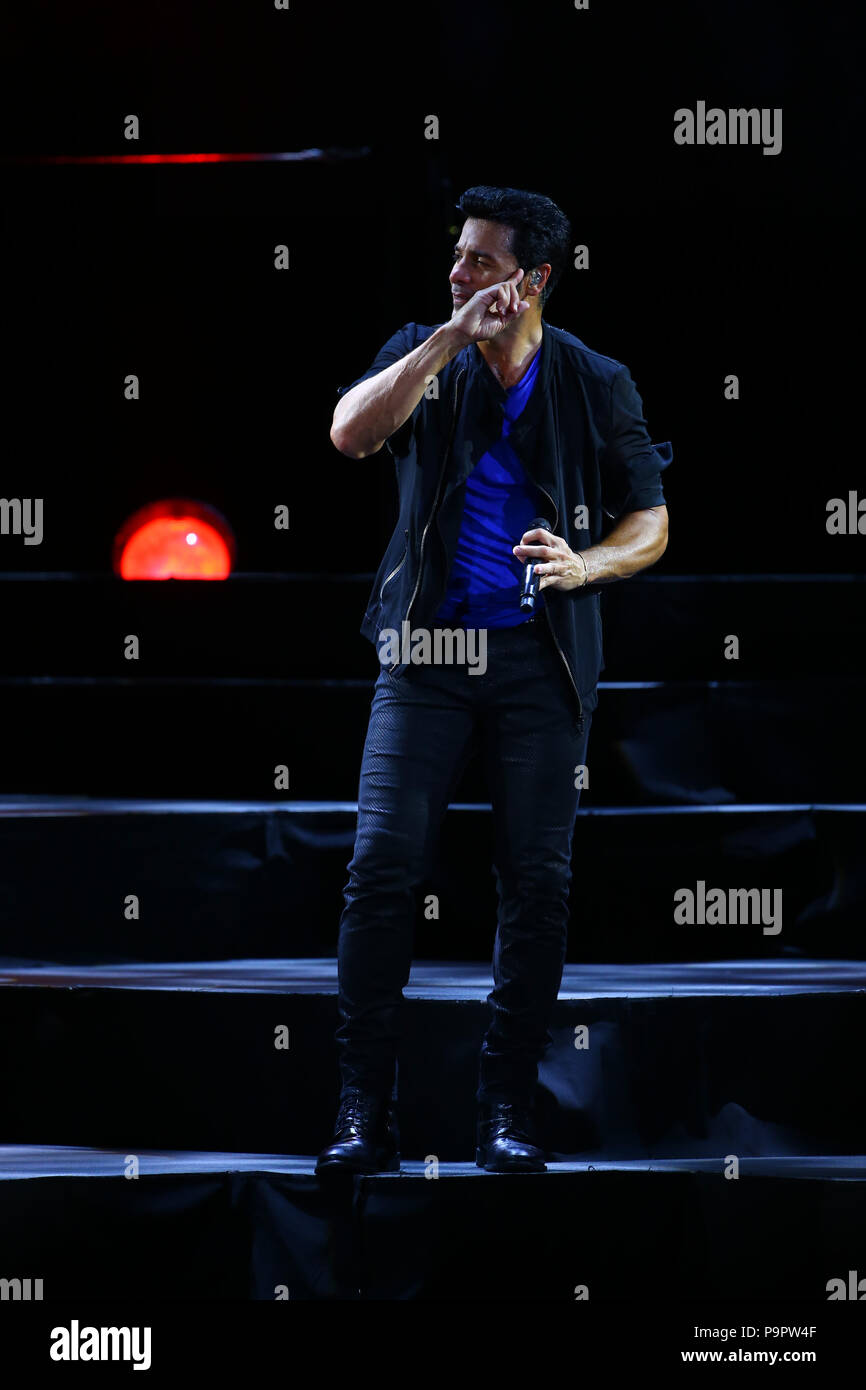El cantante, actor y bailarín puertorriqueño Chayanne , durante su concierto en el Anfiteatro AVA de casino del Sol en Tucson, Arizona, el 4 de sep Foto de stock