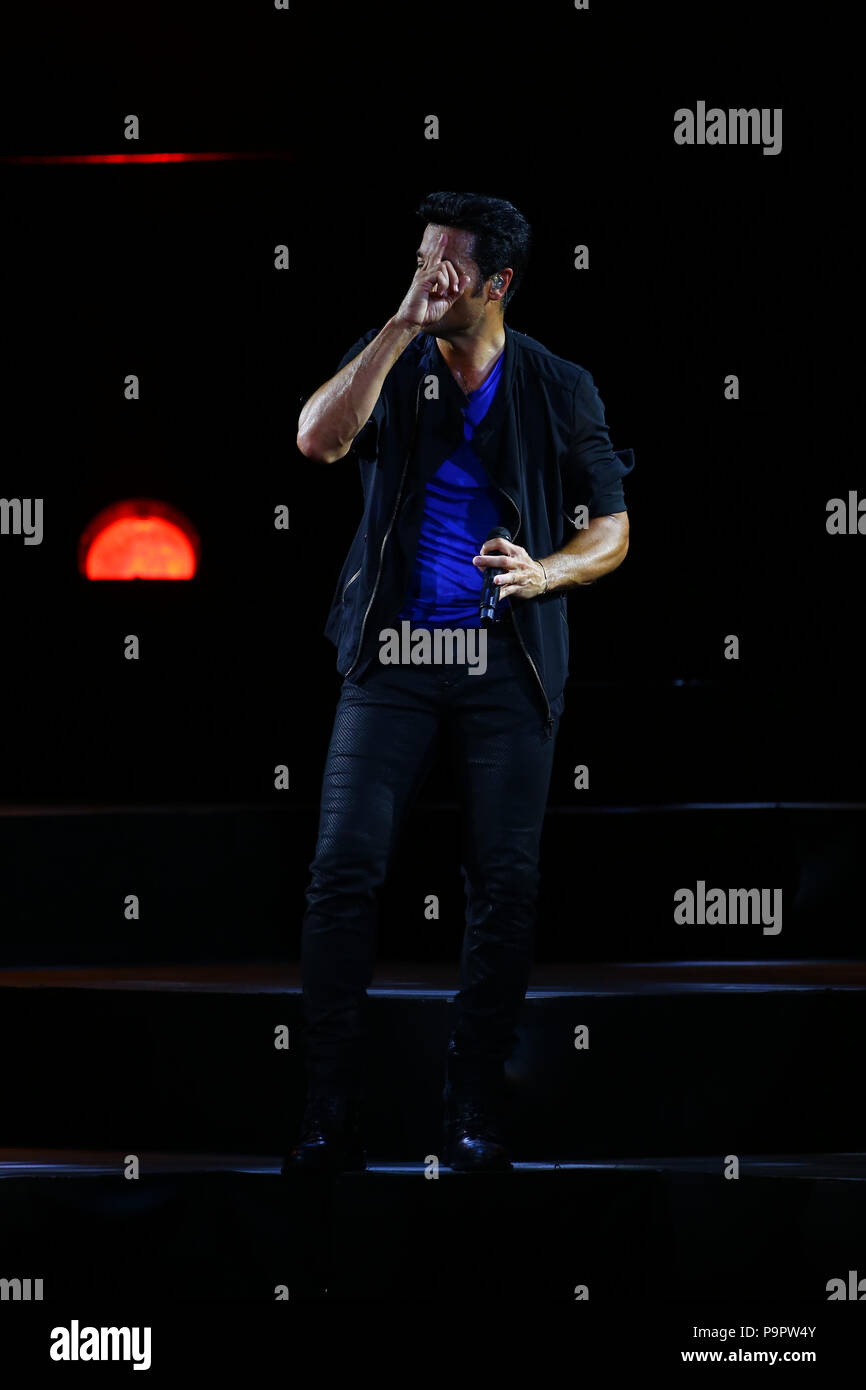 El cantante, actor y bailarín puertorriqueño Chayanne , durante su concierto en el Anfiteatro AVA de casino del Sol en Tucson, Arizona, el 4 de sep Foto de stock