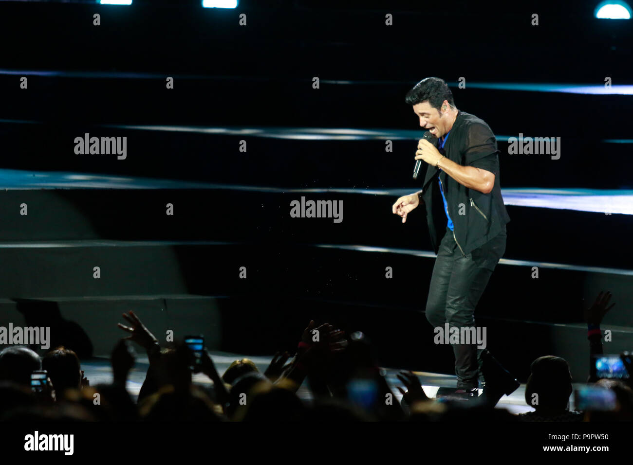El cantante, actor y bailarín puertorriqueño Chayanne , durante su concierto en el Anfiteatro AVA de casino del Sol en Tucson, Arizona, el 4 de sep Foto de stock