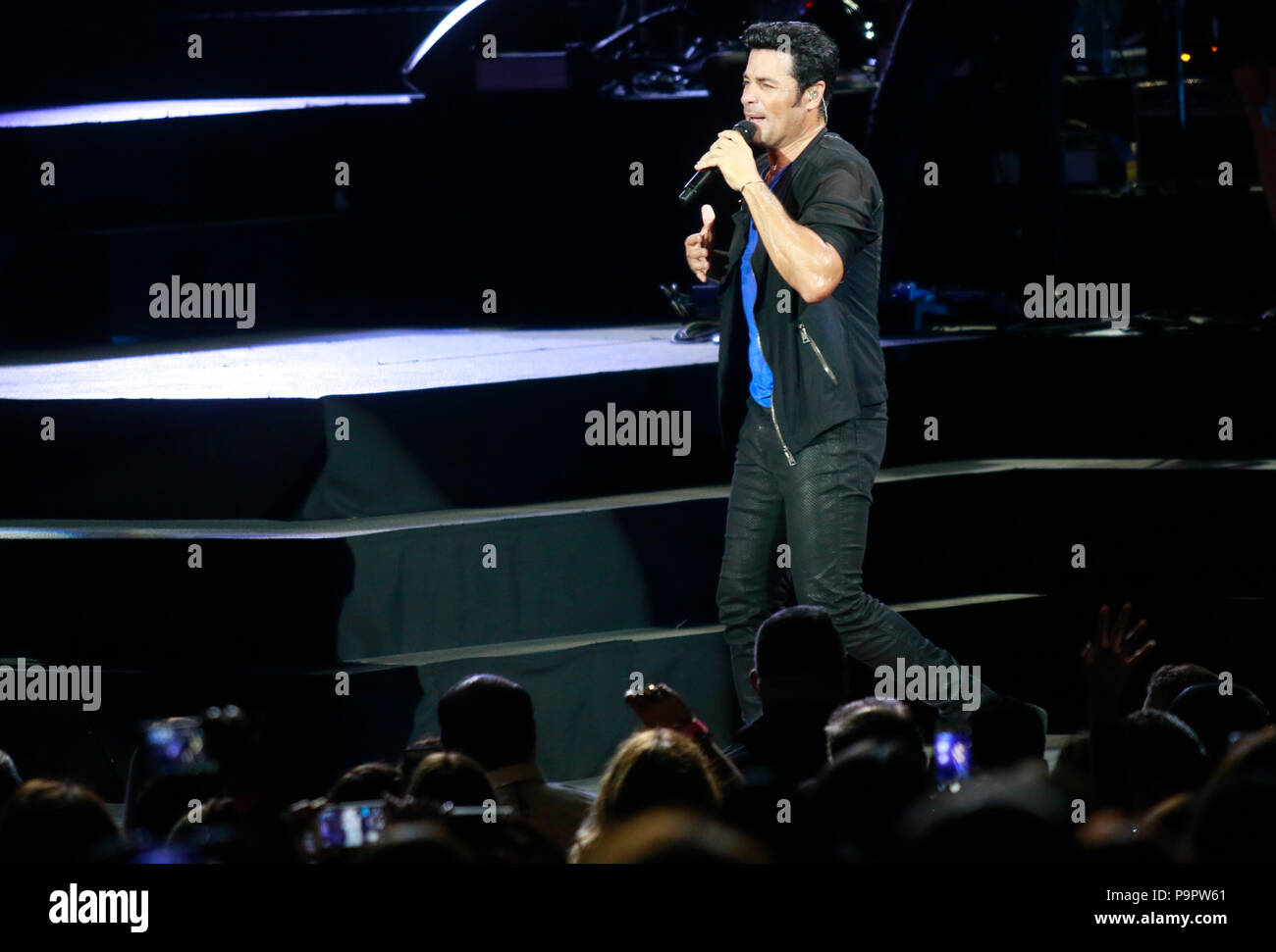 El cantante, actor y bailarín puertorriqueño Chayanne , durante su concierto en el Anfiteatro AVA de casino del Sol en Tucson, Arizona, el 4 de sep Foto de stock