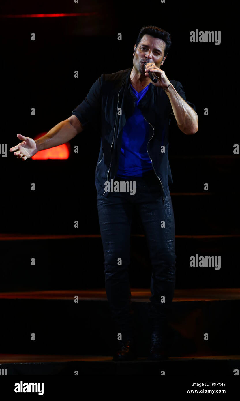 El cantante, actor y bailarín puertorriqueño Chayanne , durante su concierto en el Anfiteatro AVA de casino del Sol en Tucson, Arizona, el 4 de sep Foto de stock