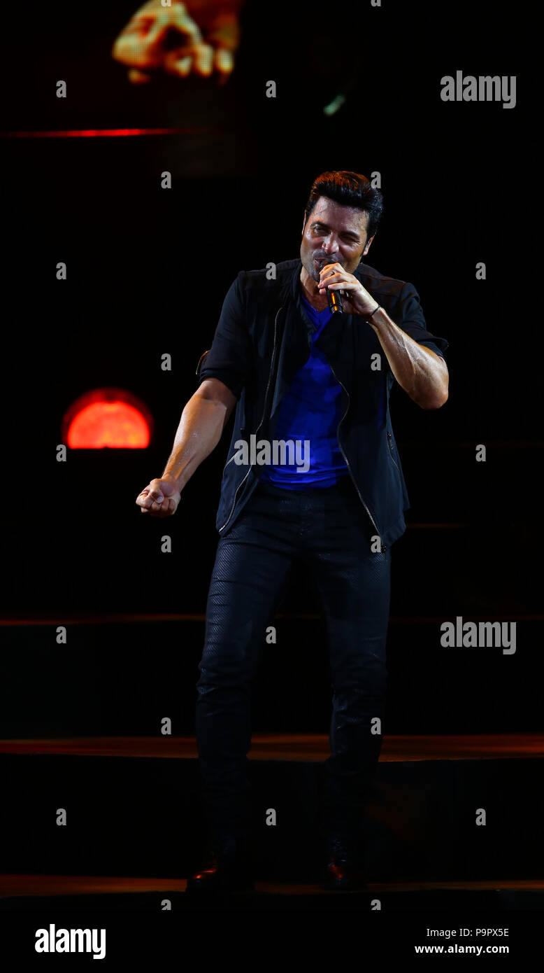 El cantante, actor y bailarín puertorriqueño Chayanne , durante su concierto en el Anfiteatro AVA de casino del Sol en Tucson, Arizona, el 4 de sep Foto de stock