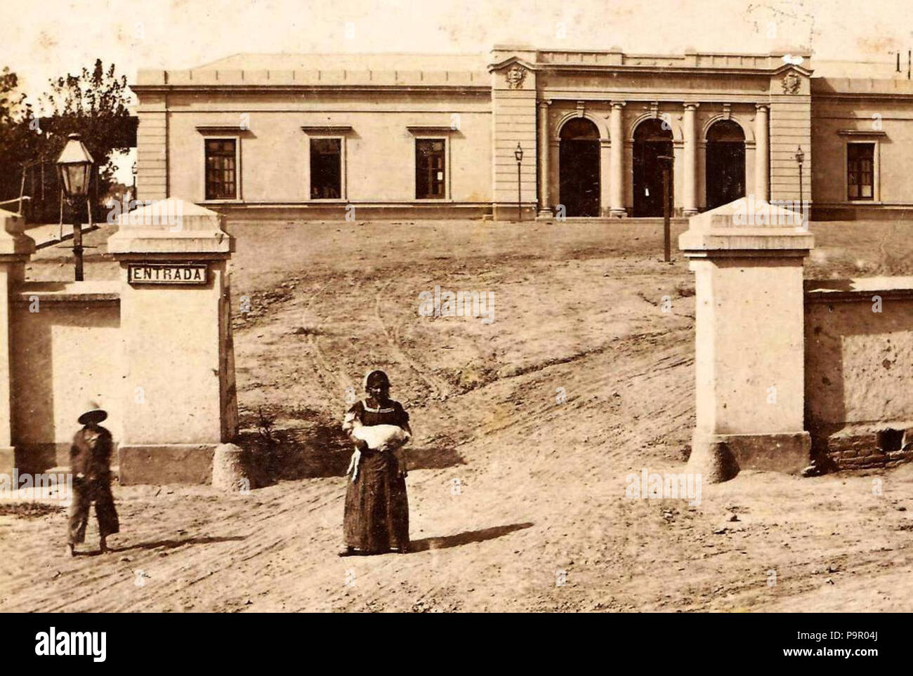 alondra herida extraño 148 Archivo General de la Nación Argentina 1890 aprox Mendoza, estación  central del ferrocarril transandino Fotografía de stock - Alamy