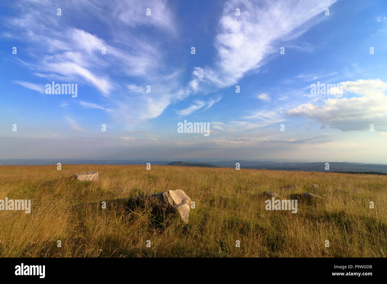 Monte Brocken, cumbre paisaje panorama, cordillera de Harz, en el Estado federado de Sajonia-Anhalt, Alemania Foto de stock