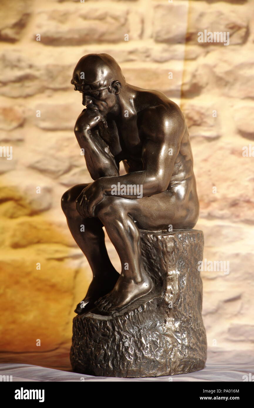 Hombre pensante escultura fotografías e imágenes de alta resolución - Alamy