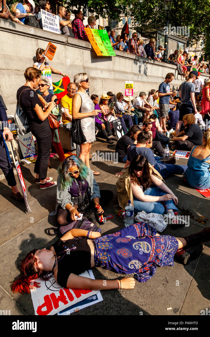 Manifestantes anti Trump, Trafalgar Square, Londres, Inglaterra Foto de stock