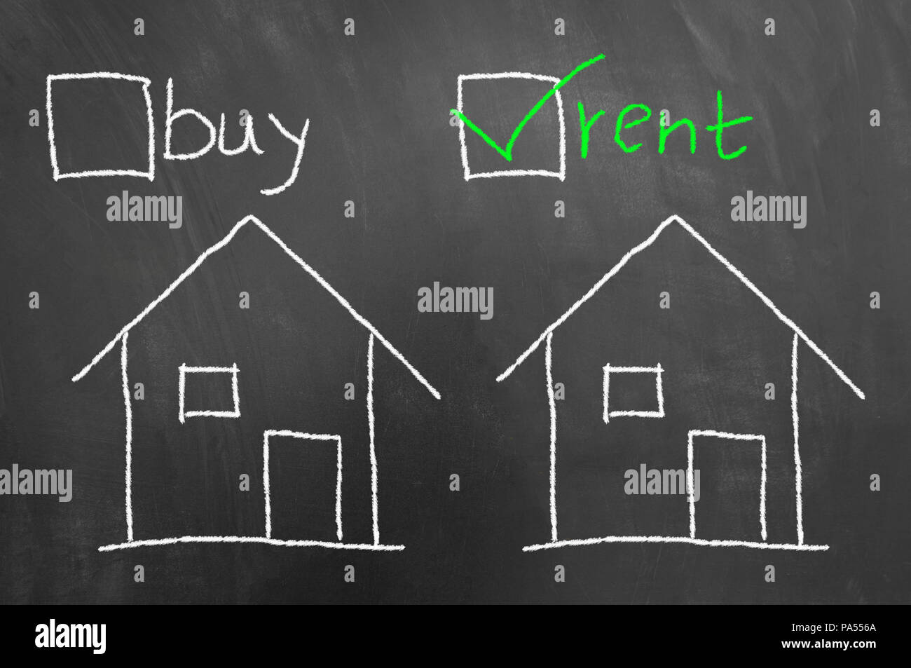Comprar Alquilar casa dibujo de tiza en la pizarra o pizarra con casilla de  verificación como negocio inmobiliario concepto de elección de vivienda  Fotografía de stock - Alamy