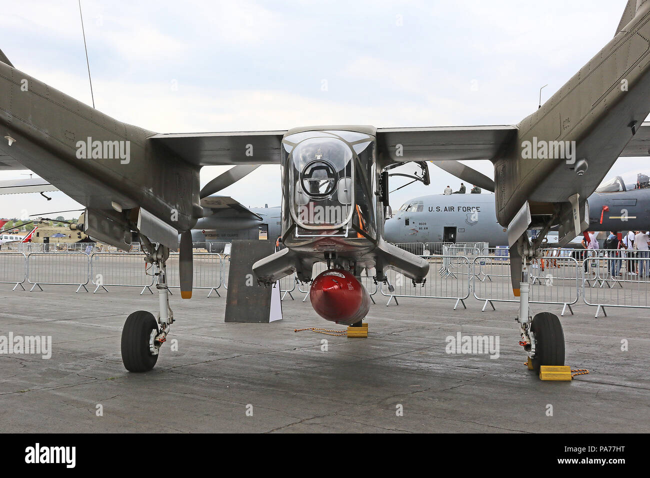 North American Rockwell OV10 Bronco, Farnborough Airshow, Aeropuerto