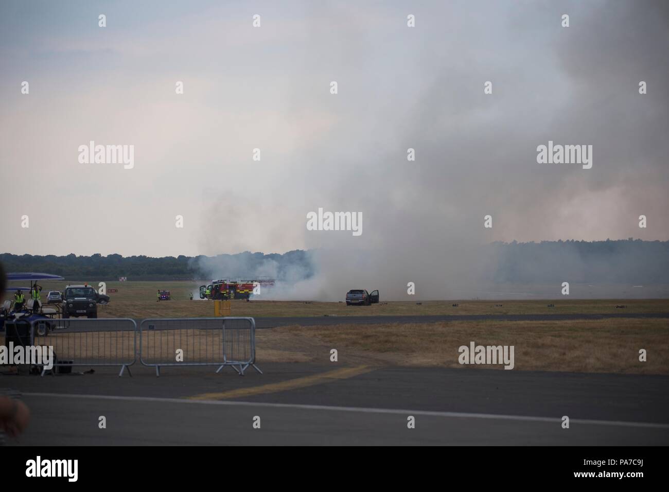 Incendio en Farnborough airshow internacional después de la pirotecnia Sábado 21 de julio Foto de stock