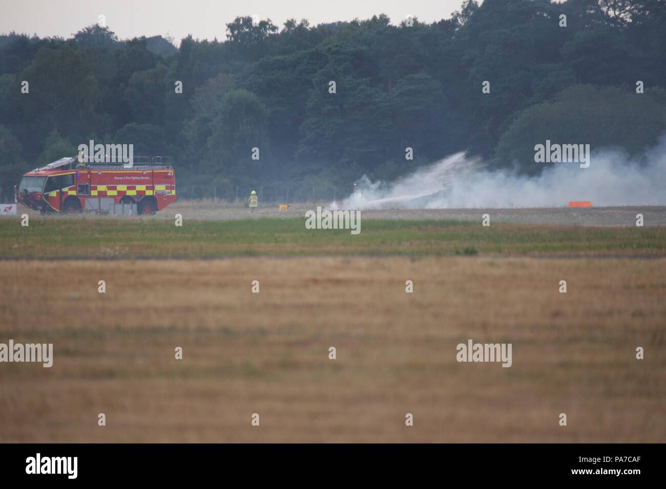 Incendio en Farnborough airshow internacional después de la pirotecnia Sábado 21 de julio Foto de stock