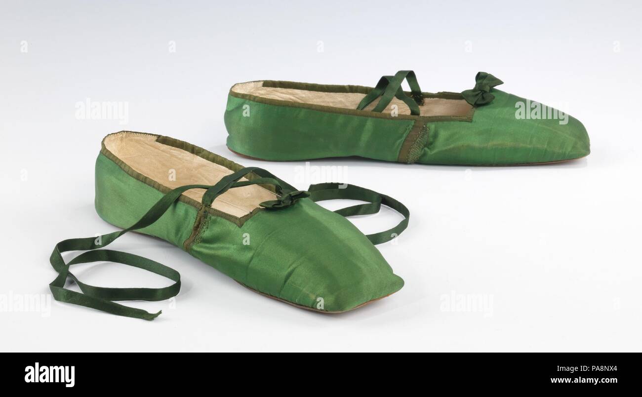 Por la noche las zapatillas. Cultura: probablemente Fecha: 1835-45. En las primeras décadas del siglo xix, noche zapatillas se usan a menudo en ambos brillantes y colores pastel. Como los