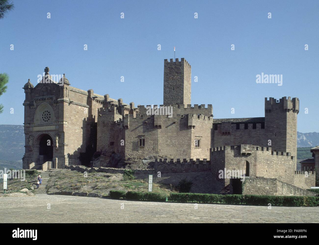 VISTA DEL CASTILLO DE JAVIER. Ubicación: Castillo, iglesia, Javier, Navarra, España. Foto de stock
