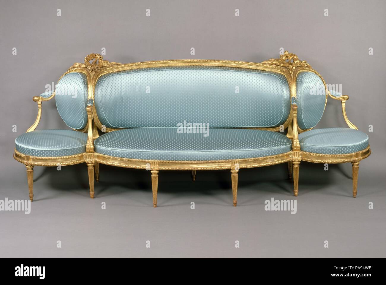 Sofa (canapé à confidents). Cultura: el francés. Dimensiones: 34 × 90 × 24  1/2 pulg. (86,4 x 228,6 x 62,2 cm). Maker: Claude me Sené (Francés,  1724-1792). Fecha: ca. 1775-80. Un sofá
