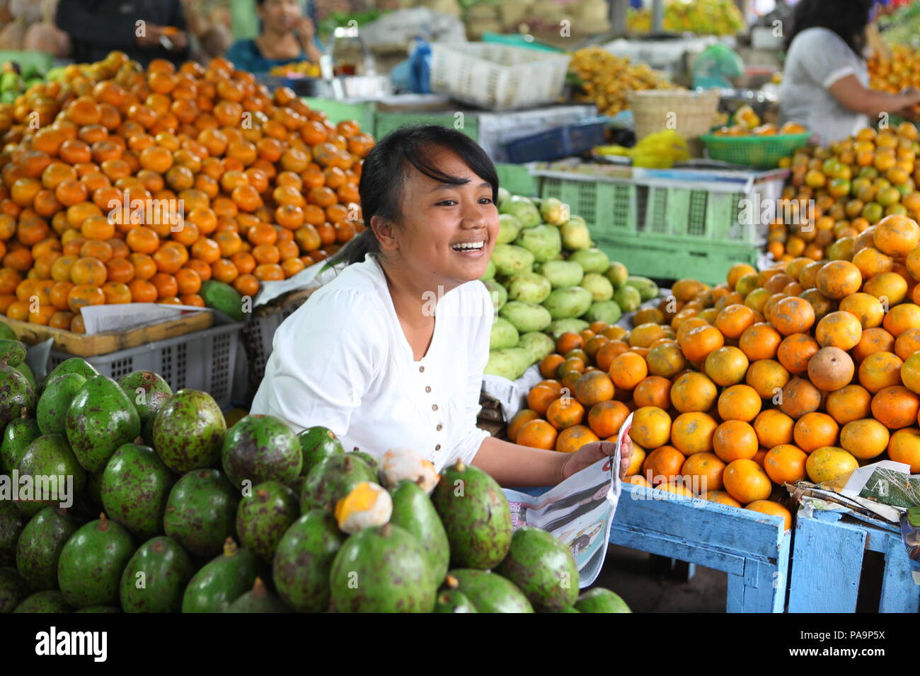 Mercado De La Fruta Con Las Diversas Frutas Y Verduras Frescas Supermercado  Imagen de archivo - Imagen de sabor, cierre: 48021967