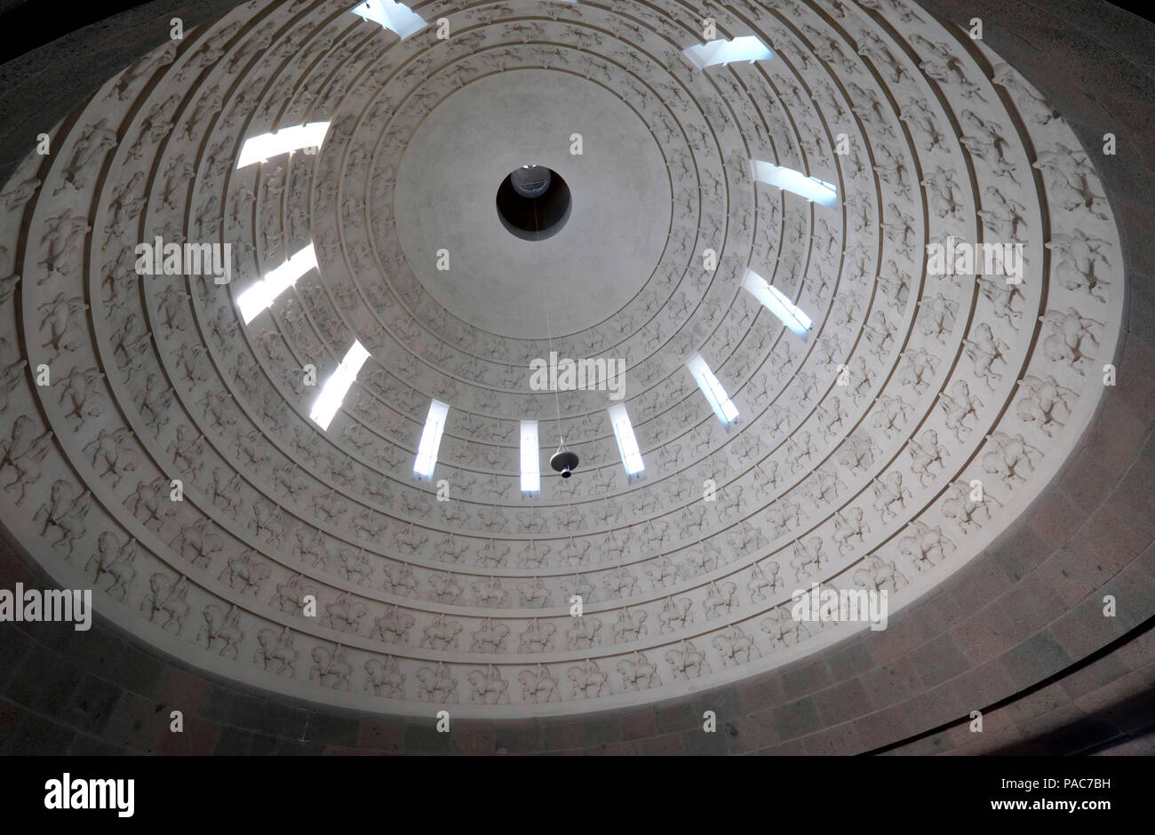 Domo con 324 figuras de caballería, Monumento a la batalla de las Naciones, en Leipzig, Sajonia, Alemania Foto de stock