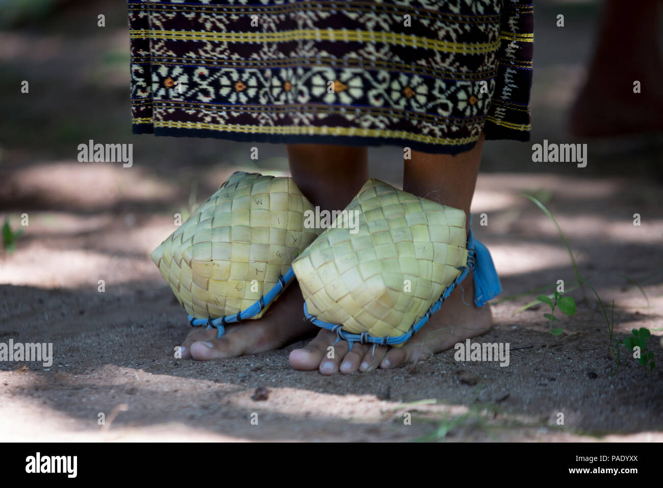 Padoa danza y baile de arroz por personas Savu Foto de stock