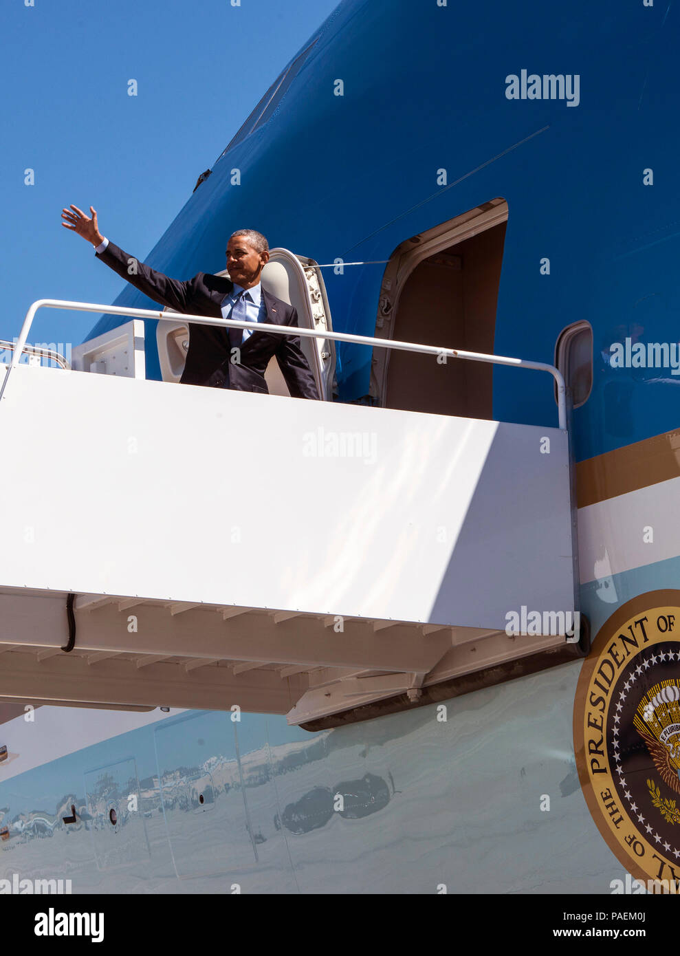 El presidente Barack Obama llegue a base conjunta Andrews, Maryland, 29 de  marzo de 2016, y sale a bordo del \