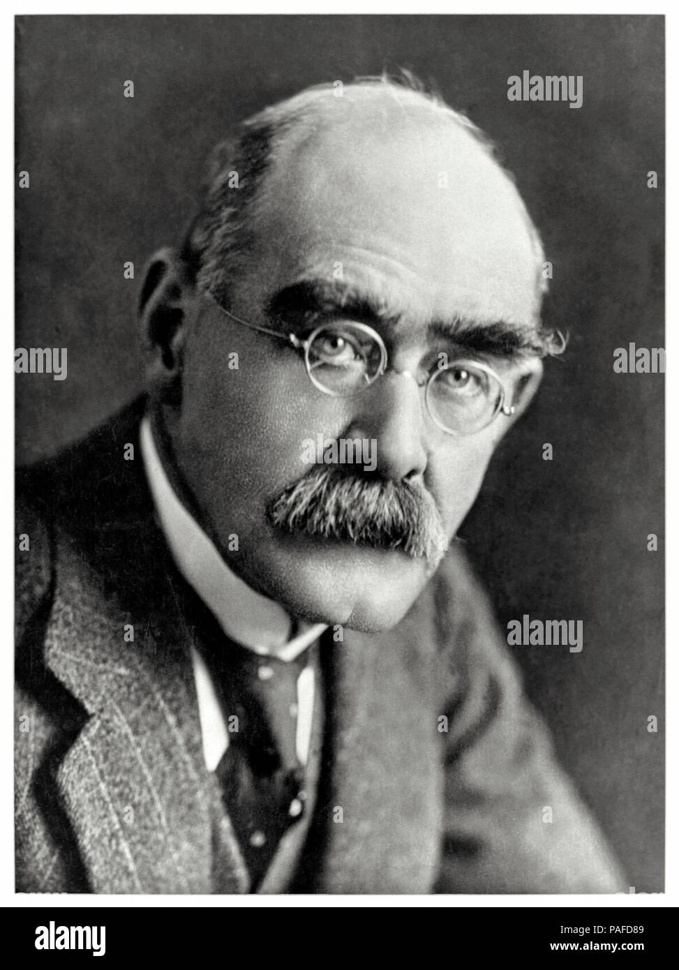 Rudyard Kipling (1865-1936) escritor inglés mejor recordado por sus poemas,  la "Tan historias' y 'El libro de la selva". Ver más información a  continuación Fotografía de stock - Alamy