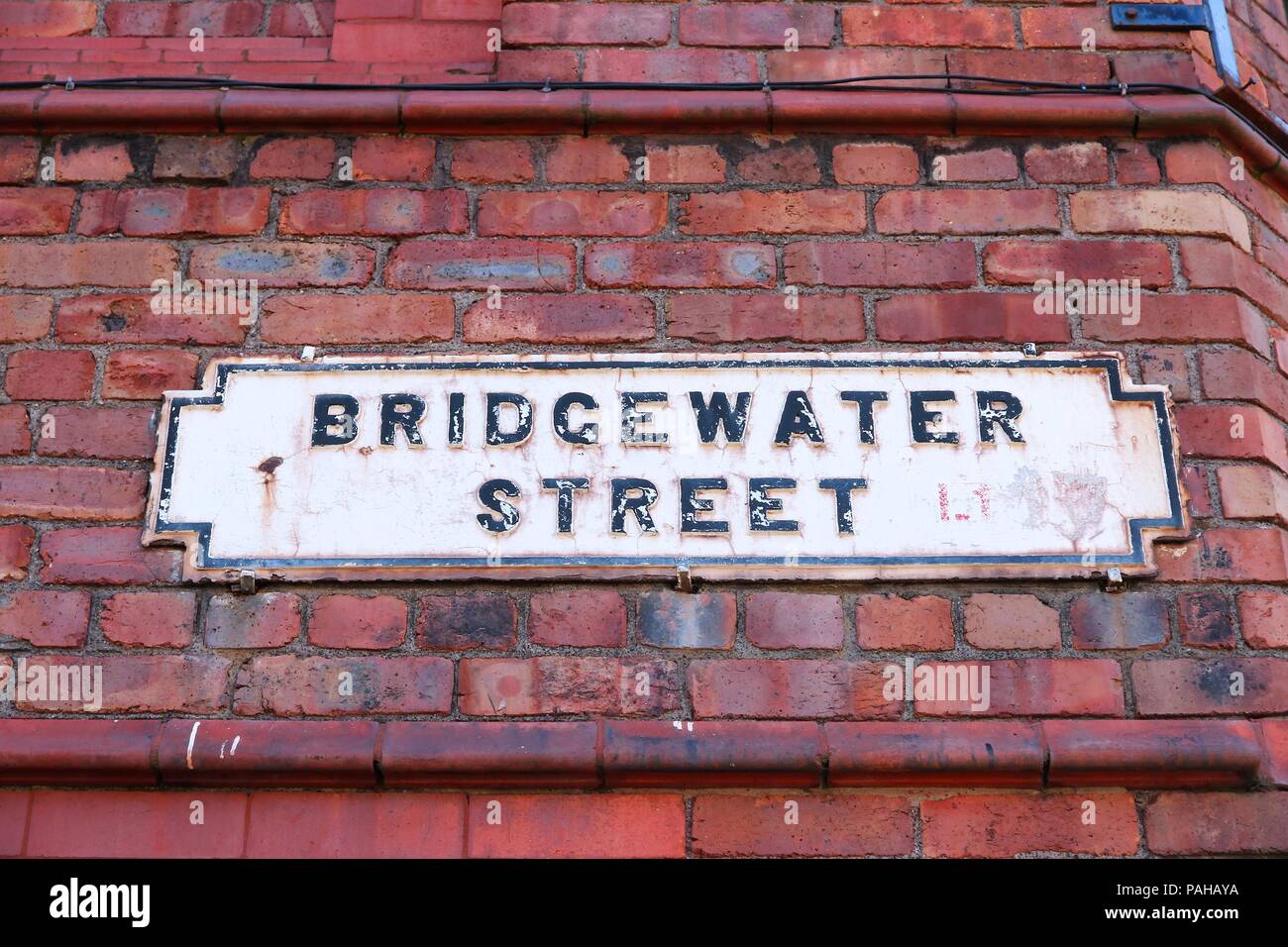 Liverpool - ciudad del condado de Merseyside, al Noroeste de Inglaterra (UK). Bridgewater Street sign. Foto de stock