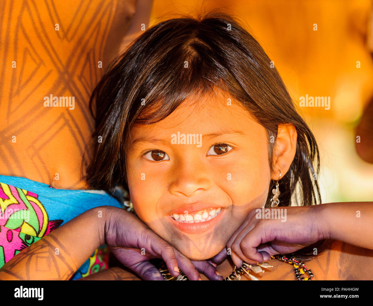 Embera Indian Girl Fotos E Imágenes De Stock Página 2 Alamy