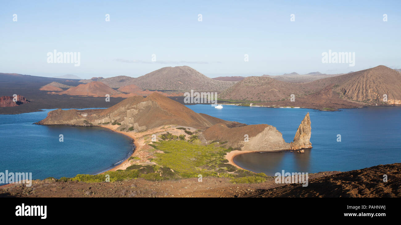 Vista desde la cima de la isla Bartolomé, Islas Galápagos Foto de stock