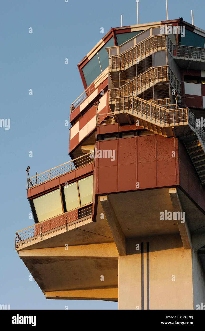 Torre de control del tráfico aéreo Foto de stock