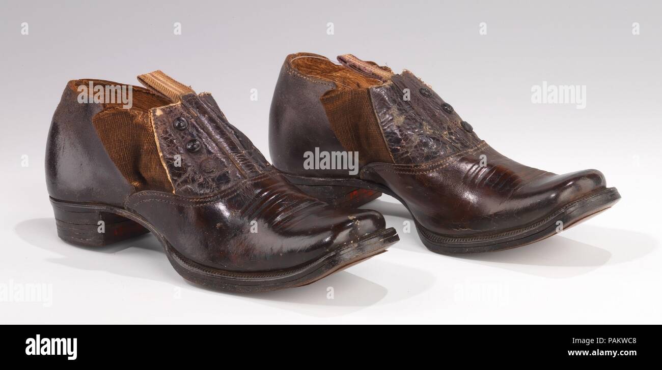 Los zapatos. Cultura: American. Fecha: ca. 1890. Es comúnmente sostenidas  por historiadores de la moda a través de la historia que la mayoría de los  niños estaban vestidos como adultos en miniatura