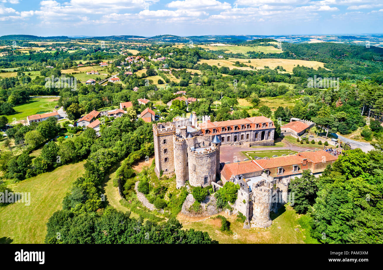 El Chateau de Chazeron, un castillo en el Puy-de-Dome departamento de Francia Foto de stock