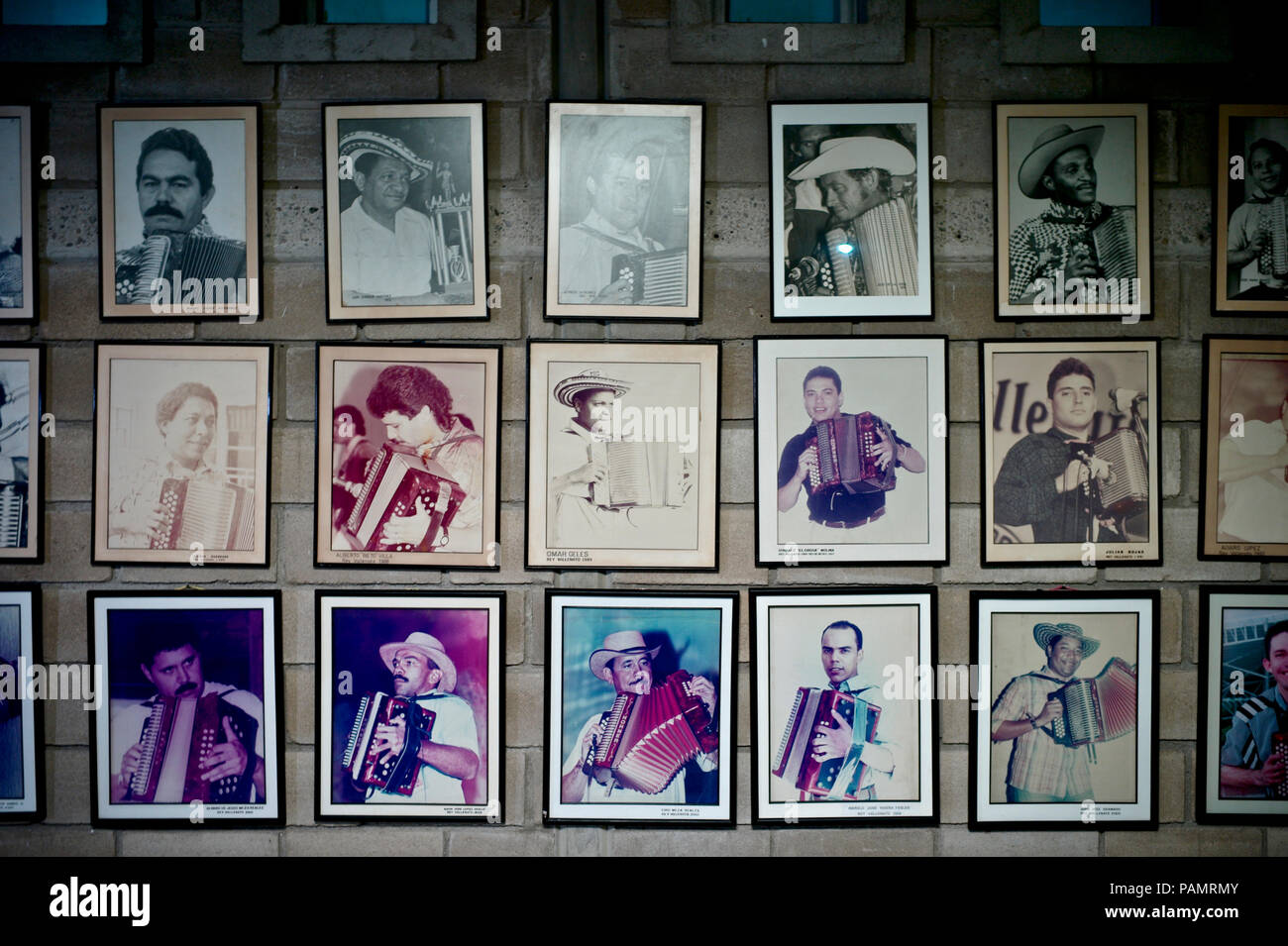 Fotografías de los mejores jugadores de vallenato y compositores en la fundación del Festival del Vallenato, Valledupar Foto de stock