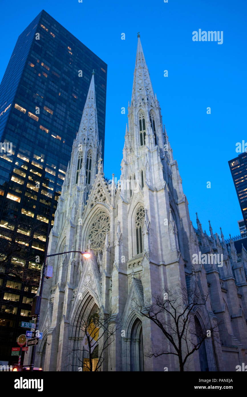 La Catedral de San Patricio, la Quinta Avenida, Manhattan, Ciudad de Nueva York, NY, EUA, Diciembre 30, 2017 Foto © Fabio Mazzarella/Sintesi/Alamy Stock Photo Foto de stock