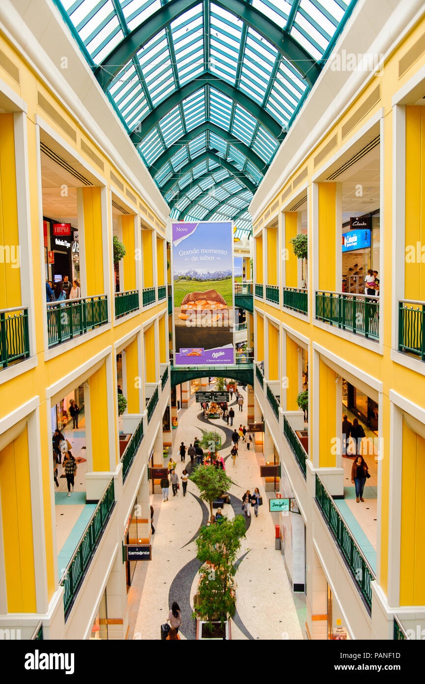A shopping and business center portugal europe fotografías e imágenes de  alta resolución - Alamy
