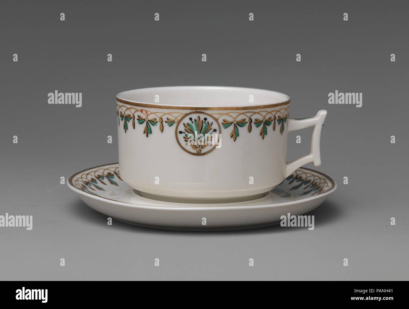 Taza y plato. Cultura: American. Dimensiones: Cup: H. 2 1/8 in. (5,4 cm);  Diam. 3 3/4 in. (9,5 cm): Platillo Diam. 5 7/8 in. (14,9 cm). Maker: Unión  de obras de porcelana (