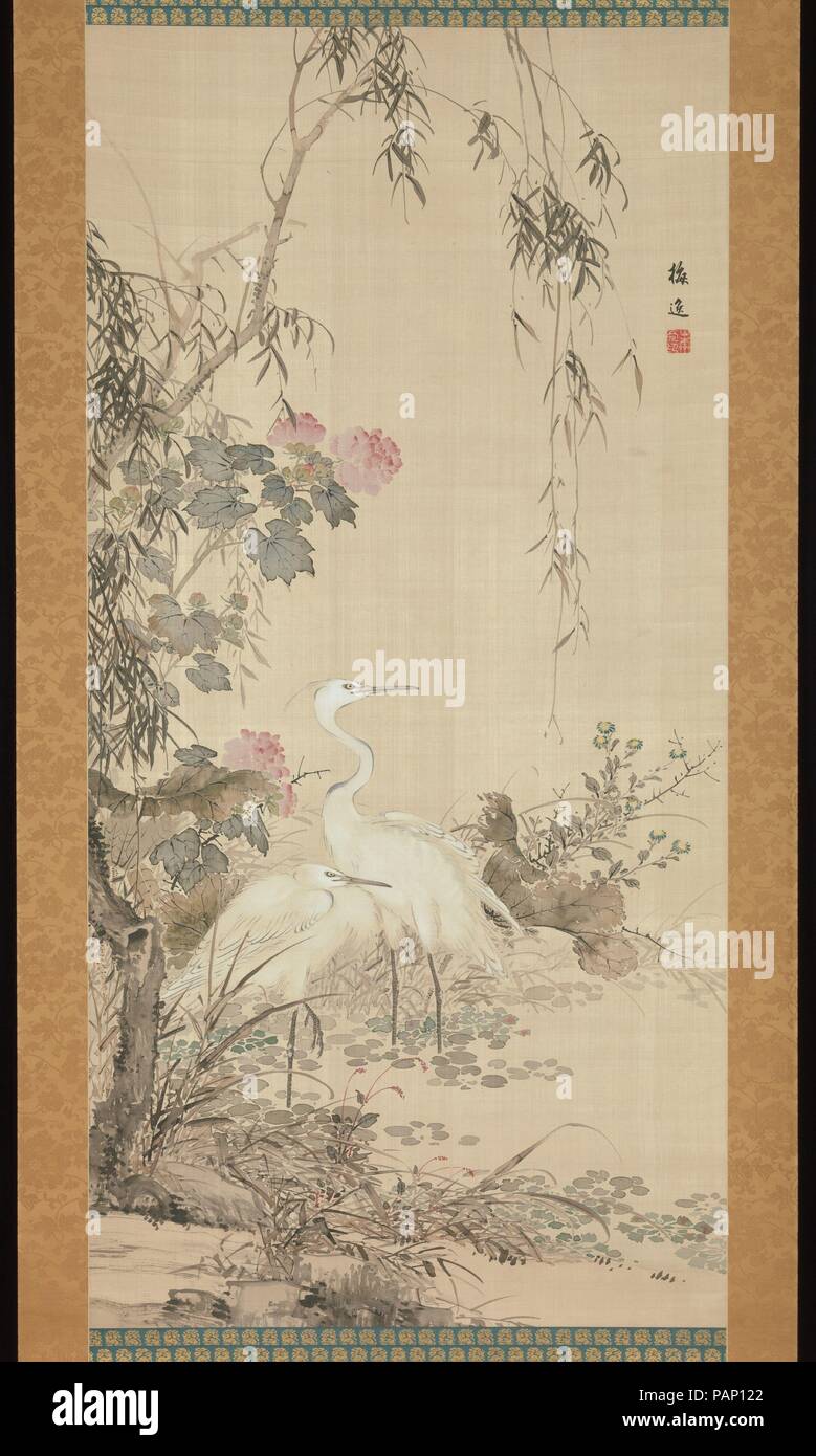 Garcetas, peonías, y sauces. Artista: Yamamoto Baiitsu (japonés, 1783-1856). Cultura: Japón. Dimensiones: Imagen: 57 1/2 x 28 3/16 in. (146.1 x 71.6 cm) en general: 88 3/4 x 37 1/4 pulg. (225.4 x 94.6 cm). Fecha: a principios del siglo XIX. Un par de garzas pausa en aguas poco profundas debajo de una rama de sauce desmayado y tallos de plantas con flores pintadas en la 'forma' deshuesada, con poca tinta pálida y esquema de lavado. Yamamoto Baiitsu mezclado con Kioto círculos literato sino también buscó variadas influencias artísticas en la obra del pintor chino Shen Nanpin (Shen Quan, 1682-1758), quien trabajó en Japón desde el 1 Foto de stock