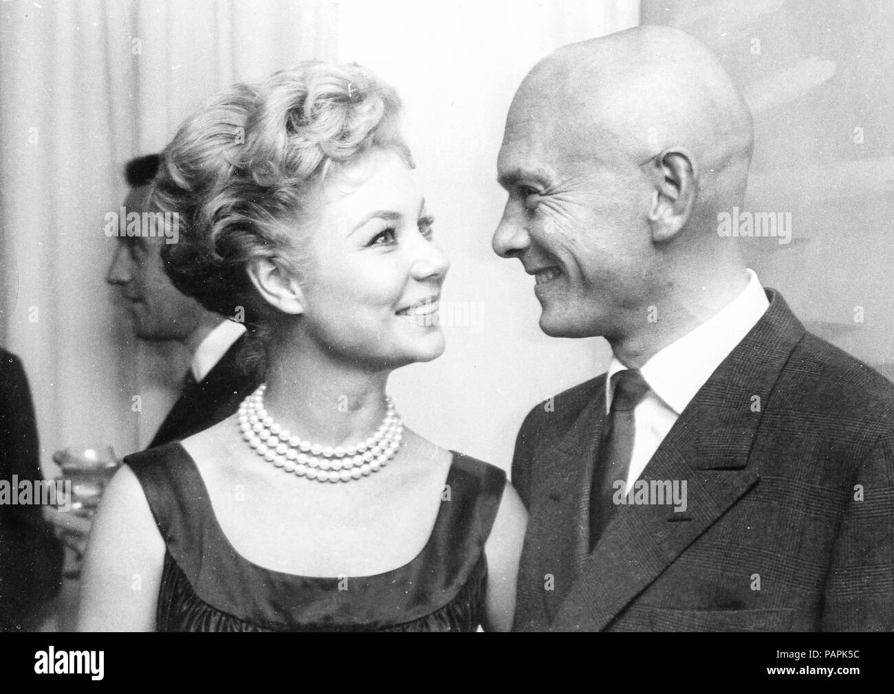 Yul Brynner, Mitzi Gaynor, 1960 Fotografía de stock - Alamy