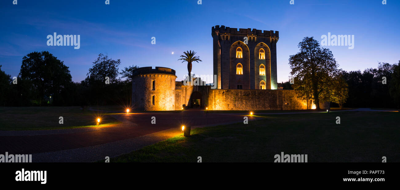 El Castillo de la Emperatriz Eugenia de Montijo, el castillo en el municipio de Arteaga, Reserva de la Biosfera de Urdaibai, Vizcaya, País Vasco, España, Europa Foto de stock