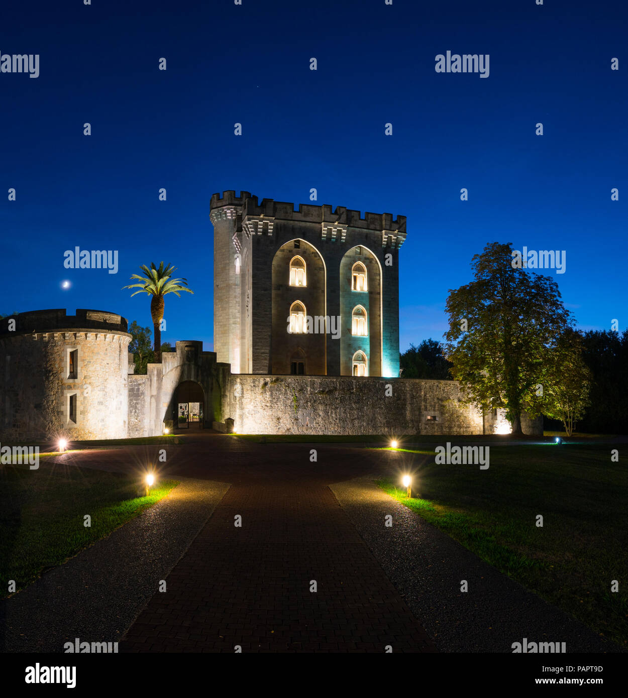 El Castillo de la Emperatriz Eugenia de Montijo, el castillo en el municipio de Arteaga, Reserva de la Biosfera de Urdaibai, Vizcaya, País Vasco, España, Europa Foto de stock