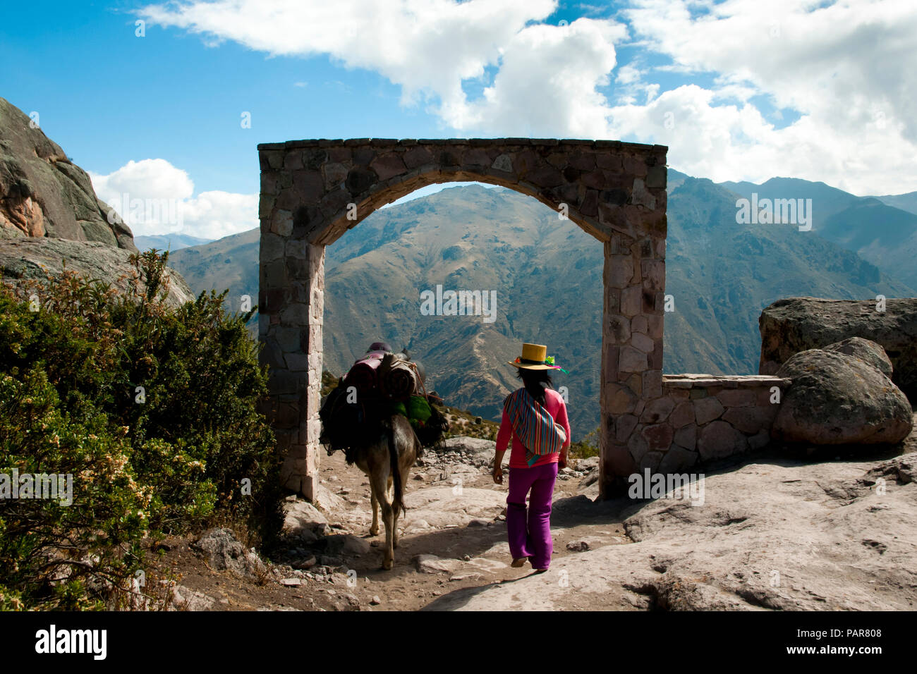 Trekking en los Andes - Perú Foto de stock